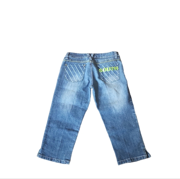 South Pole Denim Capris With SOUTH Embroidered on Back Pocket and Left Leg Sz 5 - Picture 2 of 7